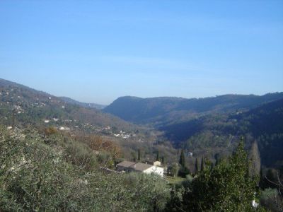 F4 EN VILLA AVEC JARDIN 20 MN DE CANNES, SOPHIA ANTIPOLIS & NICE