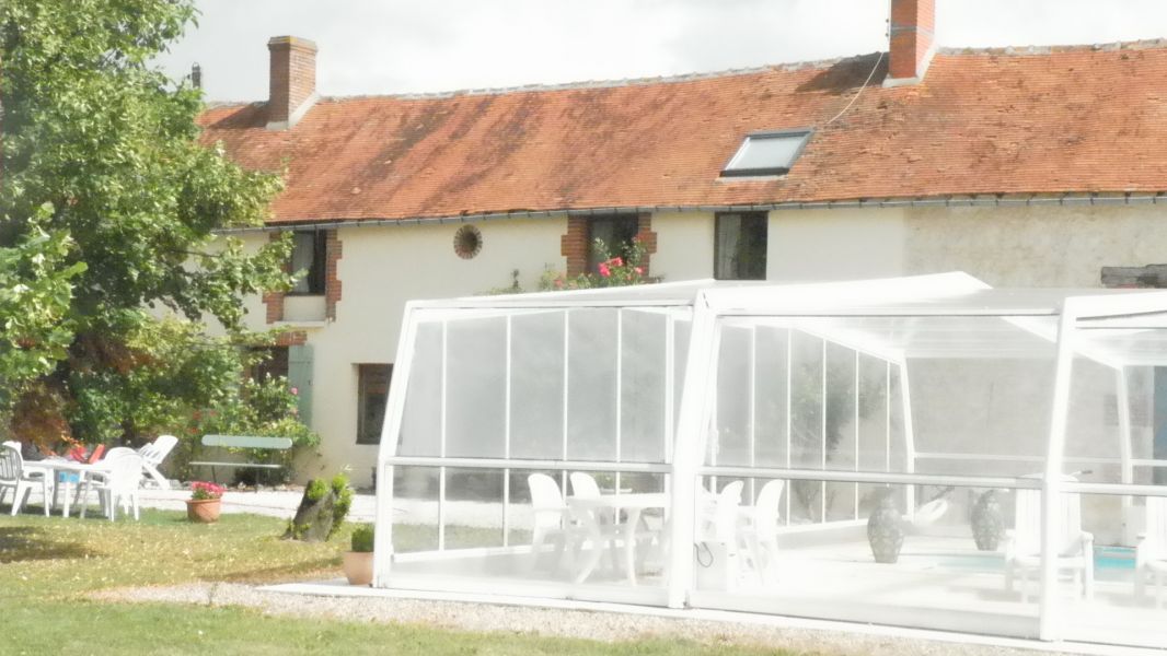 Saint Loup des vignes (45) belle longère rénovée avec piscine couverte