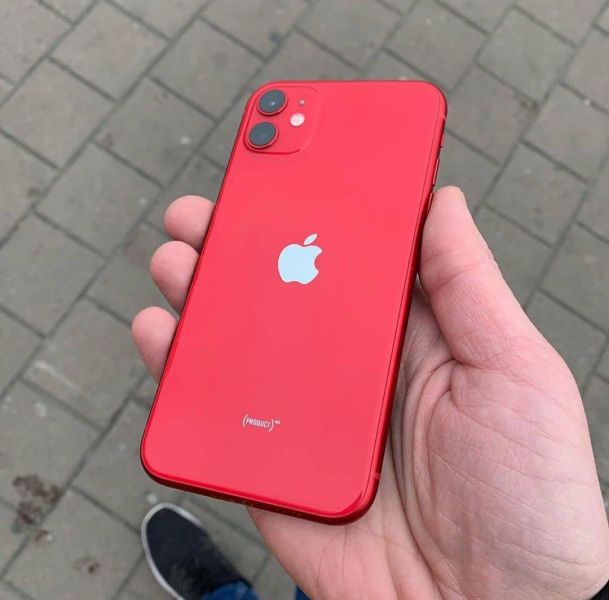 Je vends mon iphone 11 / 64go couleur rouge à 400euro