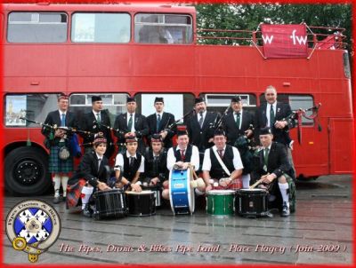 Joueurs de cornemuses Ecossaise ( The Pipes, Drums & Bikes Pipe Band )