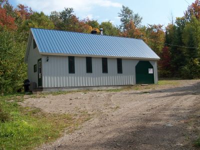 domaine incluant maison+lac+chalet+grange+pavillon-spa+100 acres