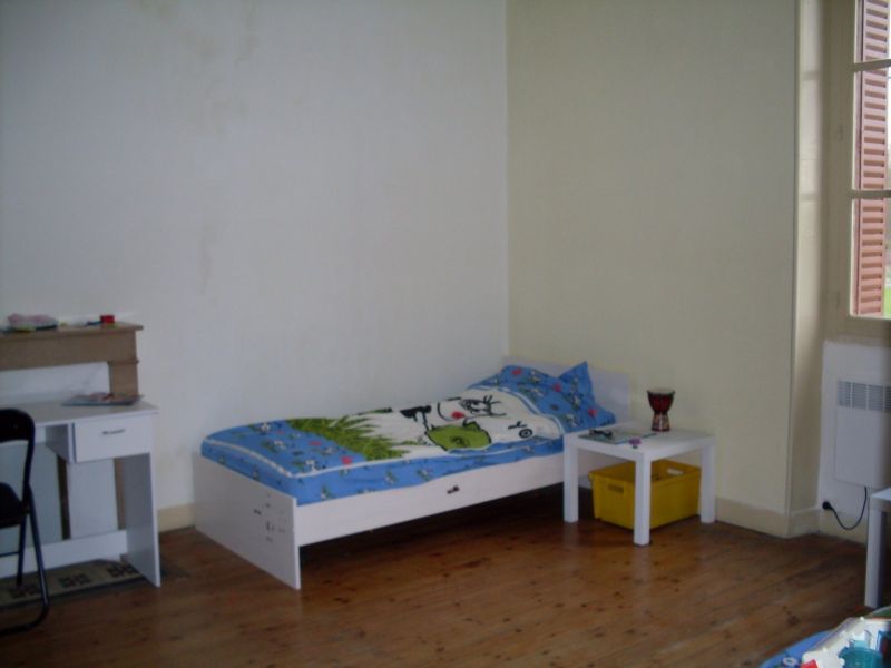 17800 BELLUIRE Maison 2 chambres er sanitaires à l'étage