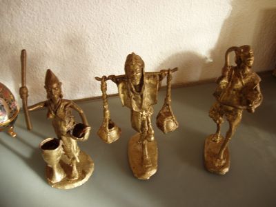 tres belles figurines Africainne