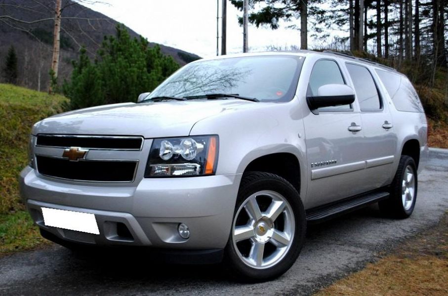   Chevrolet Suburban 1500 LT,7
