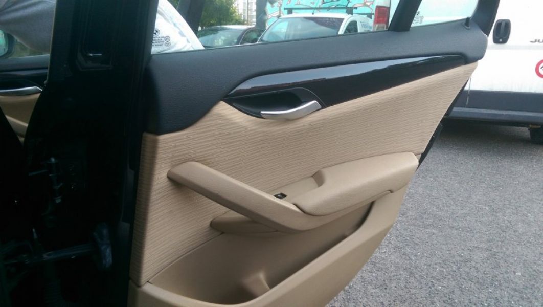 DONNE VOITURE BMW X1 18D SDRIVE 143