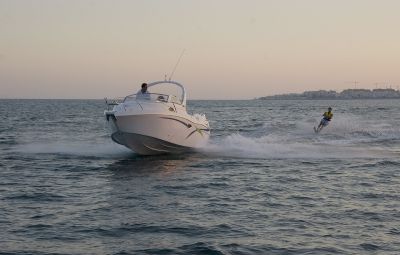 LOCATION DE BATEAU HABITABLE POUR 6 PERS A 270 €/JOUR