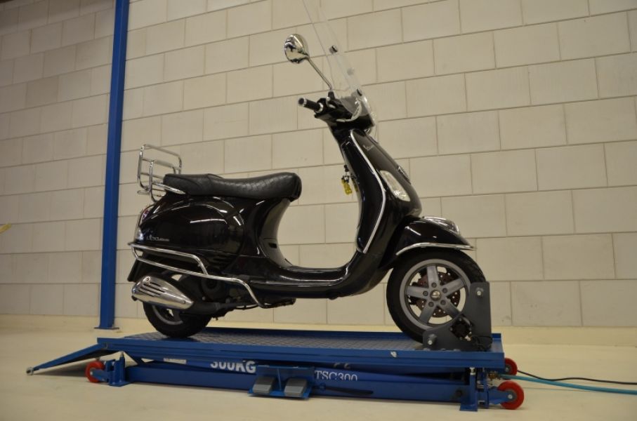 Table élévatrice pour scooters et motos TS-C300 jusqu’à 300 kg de charge utile t