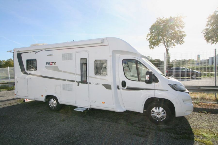 Don de mon  Camping Car - Intégral Pilote Explorateur Porteur Mercedes 318 733 FJ