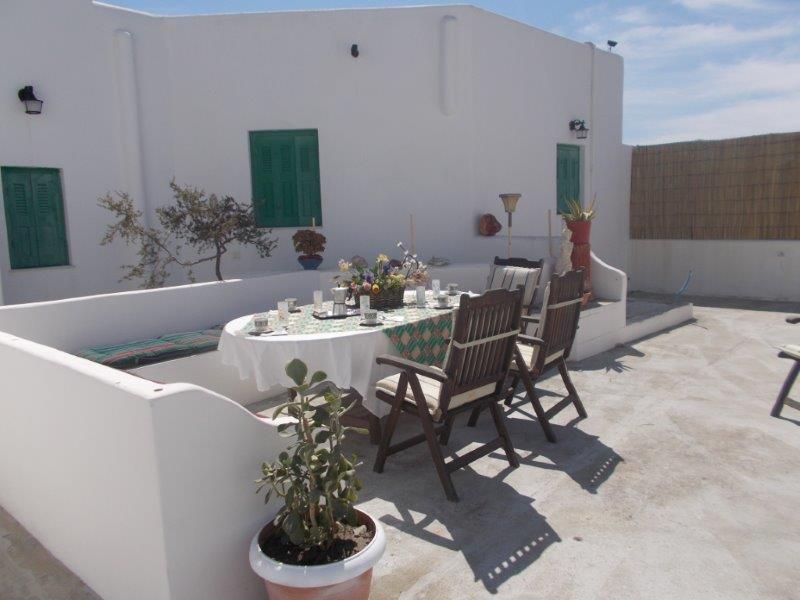 Greece Cyclades island Milos rent villa with 3 bedrooms. great for 6/8/10people