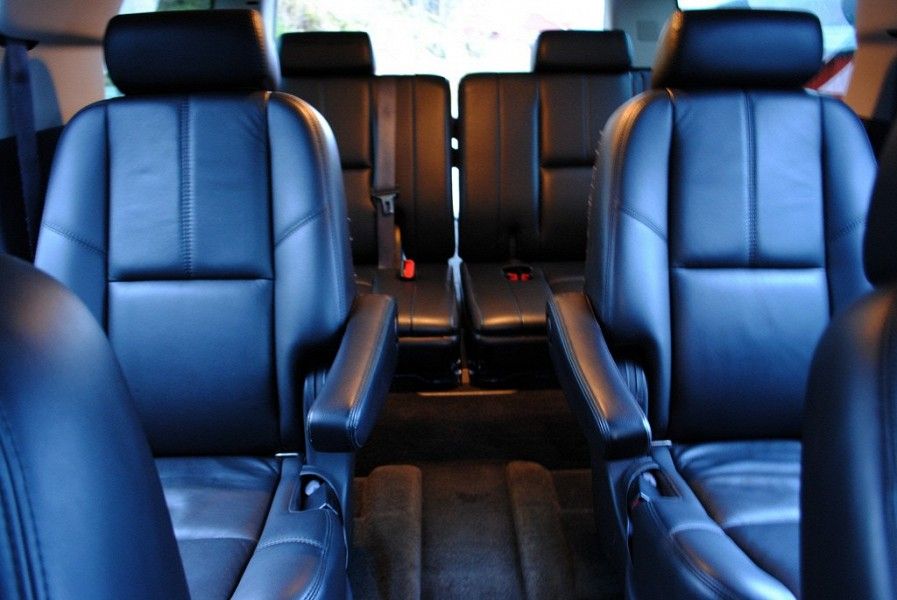   Chevrolet Suburban 1500 LT,7