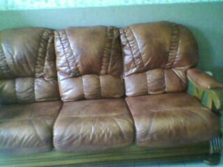 canapé 3 places +2petits fauteuils