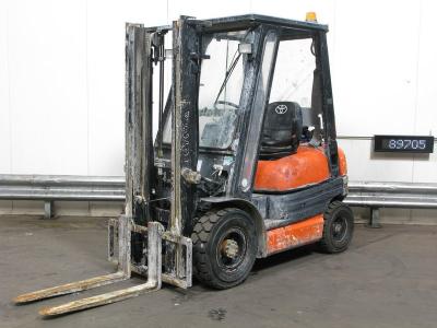 Chariot élévateur essence TOYOTA 42.6-FGF-20/ DUPLEX 3.30M