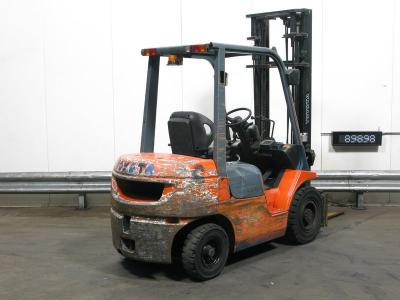 Chariot élévateur DIESEL TOYOTA 62.7-FDF-25 /DUPLEX 4M