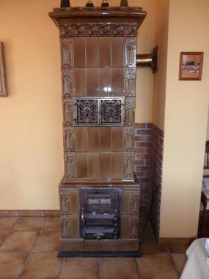 Poele à bois en faience type "Carrelhof"