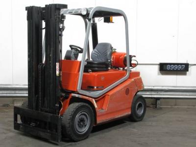 Chariot élévateur GAZ BT CBG-25/ TRIPLEX 4.35M