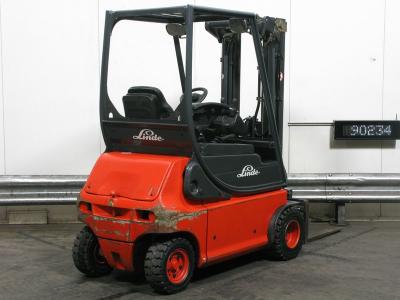 chariot élévateur elect FENWICK E-18-P-02 (335)/ TRIPLEX 4.40M