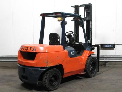 Chariot élévateur DIESEL TOYOTA 02.7-FD-45/ DUPLEX 4M