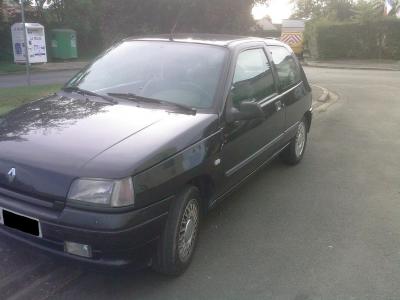 Vends Renault Clio Baccara essence