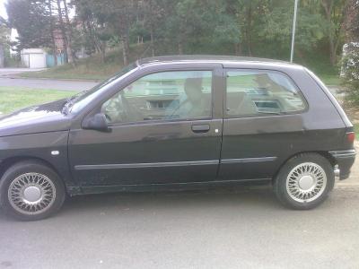 Vends Renault Clio Baccara essence