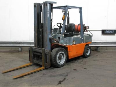 Chariot élévateur GAZ NISSAN UGJ-02-A-30-U/ TRIPLEX 4.30M