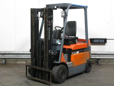 Chariot élévateur ELECT TOYOTA 7-FBMF-25/ TRIPLEX 4.70M