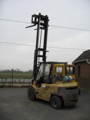 chariot élévateur GAZ CATERPILLAR DP40/ DUPLEX 4.50M