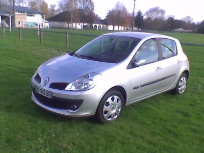 CLIO III 1.5 L DCI 85 Privilège 18000 km état quasi neuve a saisir....