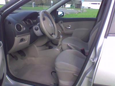 CLIO III 1.5 L DCI 85 Privilège 18000 km état quasi neuve a saisir....