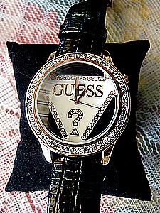 Guess montre dame -50% ronde neuve bl/doree triangle bras noir/blanc/gold
