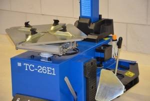 Machine démonte pneus 12 à 26'' 220v automatique