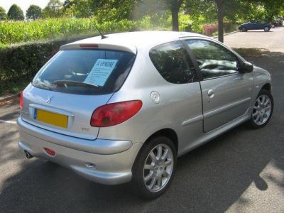 Tres belle Peugeot 206 (2) 1.6 Quiksilver