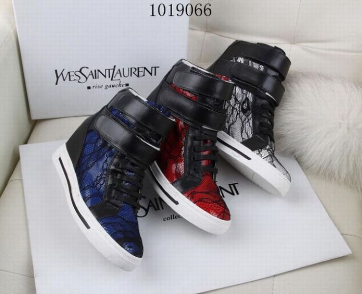 Nous vendons beaucoup de chaussures:GUCCI.Hogan.Prada.Armani.Lacoste.LV.Munich 35euros