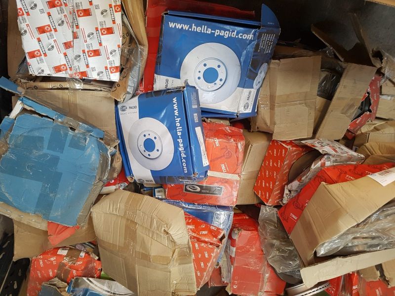 Lot de pièces originales de grandes marques fabriqués en France et en Allemagne 