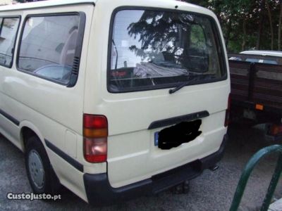 toyota hiace 9 places
