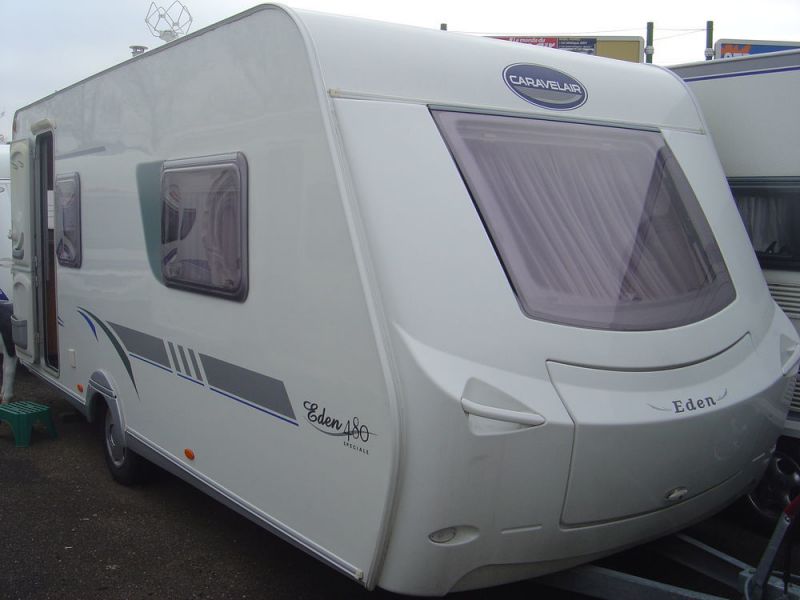  Don de mon Caravane avec lit de milieu année 2005