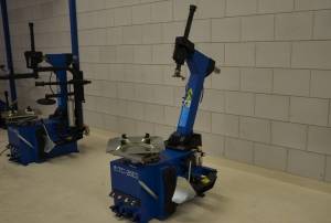 Machine démonte pneus 12 à 26'' 220v automatique