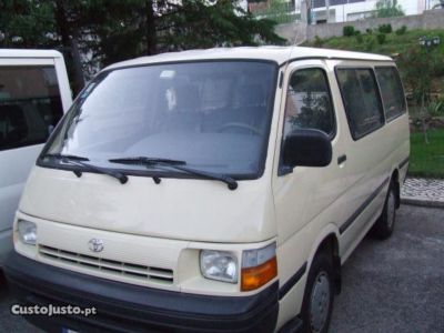toyota hiace 9 places