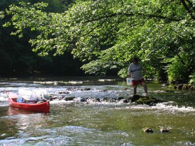 Terrain et Caravane Résidentielle au bord de la semois