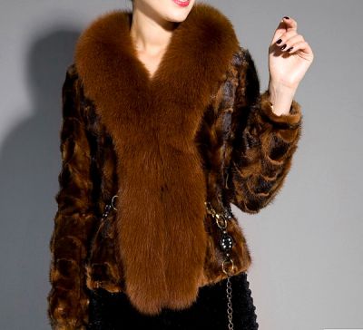Manteau court de fourrure en vison cafe fourrure de renard col