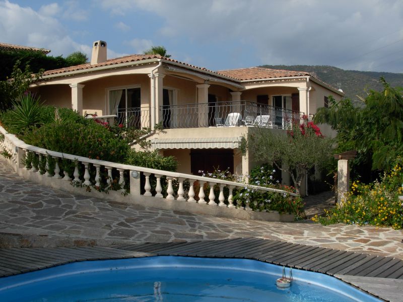 Villa sur 2 niveaux avec T 3 indépendant 