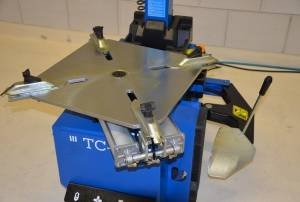 Machine démonte pneus 12 à 26'' 220v automatique