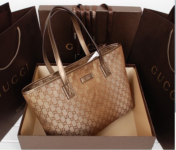  GUCCI.DG.POLO.LV.Hermes. CHANEL .GUCCI.sacs.30€