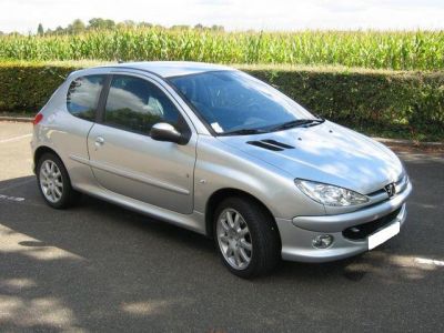 Tres belle Peugeot 206 (2) 1.6 Quiksilver