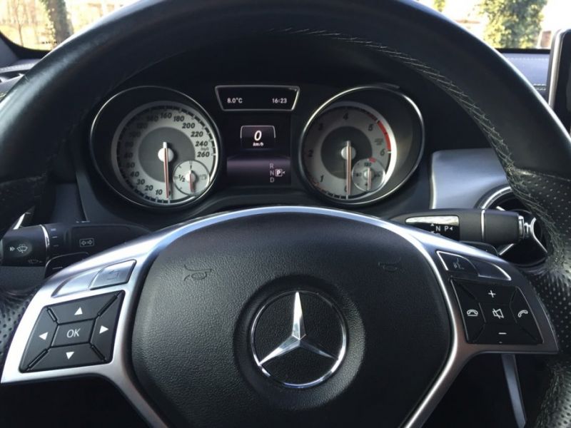  DONNE Mercedes CLA 220 Edition 1 AMG