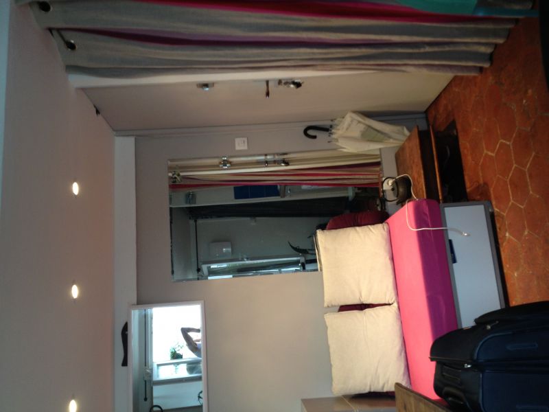 A SAISIR - Canapé-banquette avec espaces de rangement