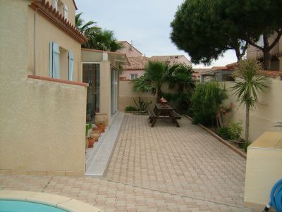 villa piscine privée quartier résidentiel plein sud 700m plage