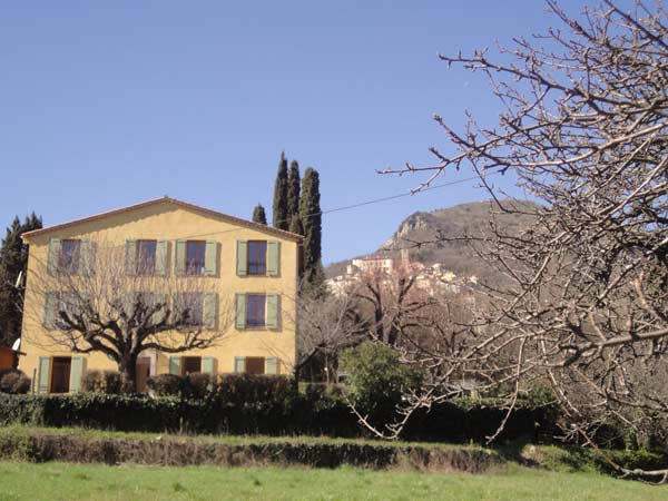 F4 en villa 20 mn de sophia antipolis, cannes & nice