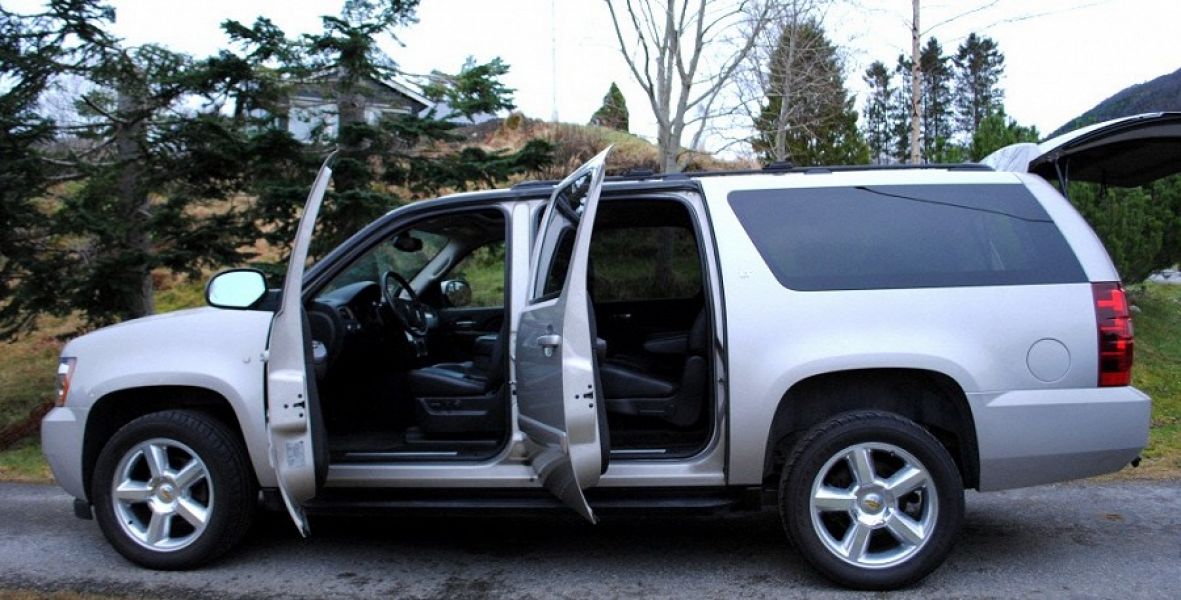   Chevrolet Suburban 1500 LT,7