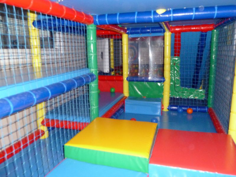 Terrains de jeux enfants mobiles a base de containers maritimes recyclés 