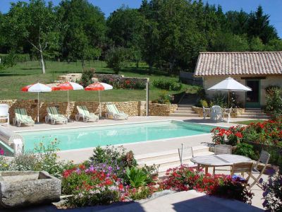 Dordogne: vancances sans enfants,quiétude,intimité,piscine chauffée.